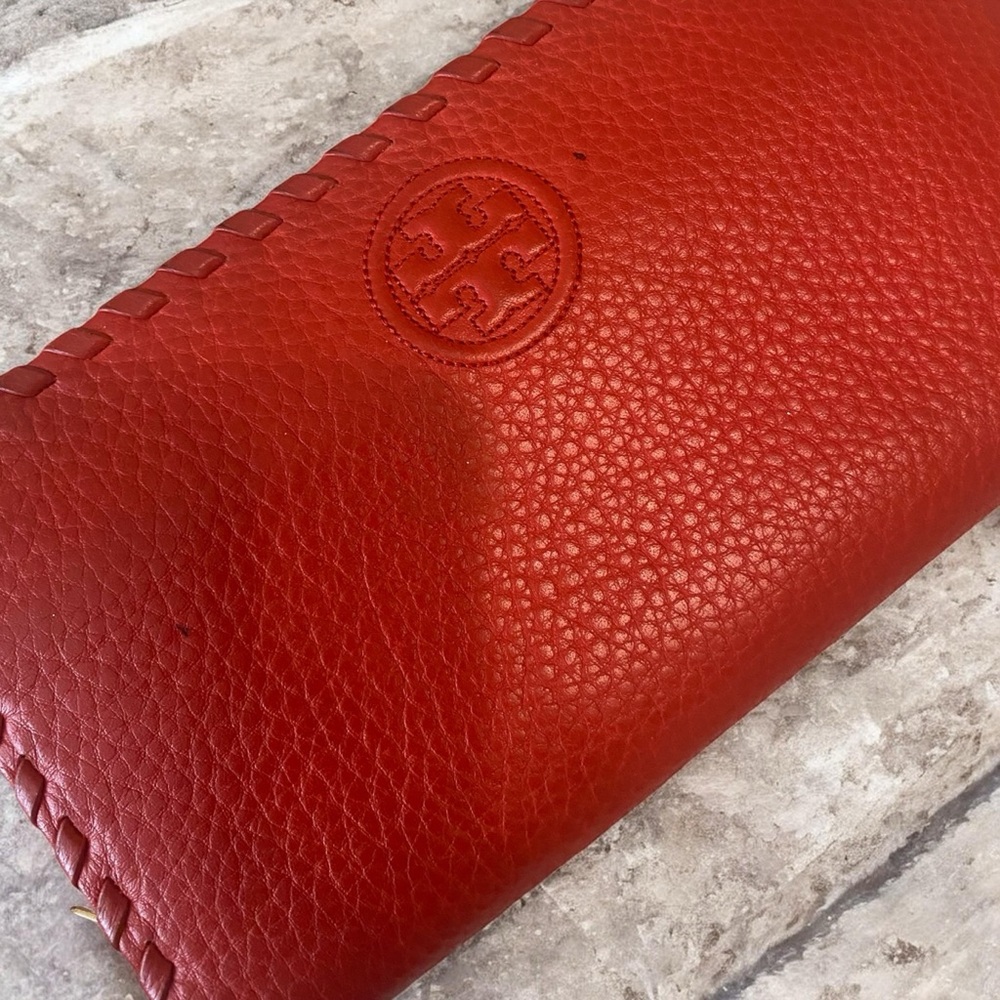 Tory Burch Red Pebbled Leather Wallet – Whipstitch Detail